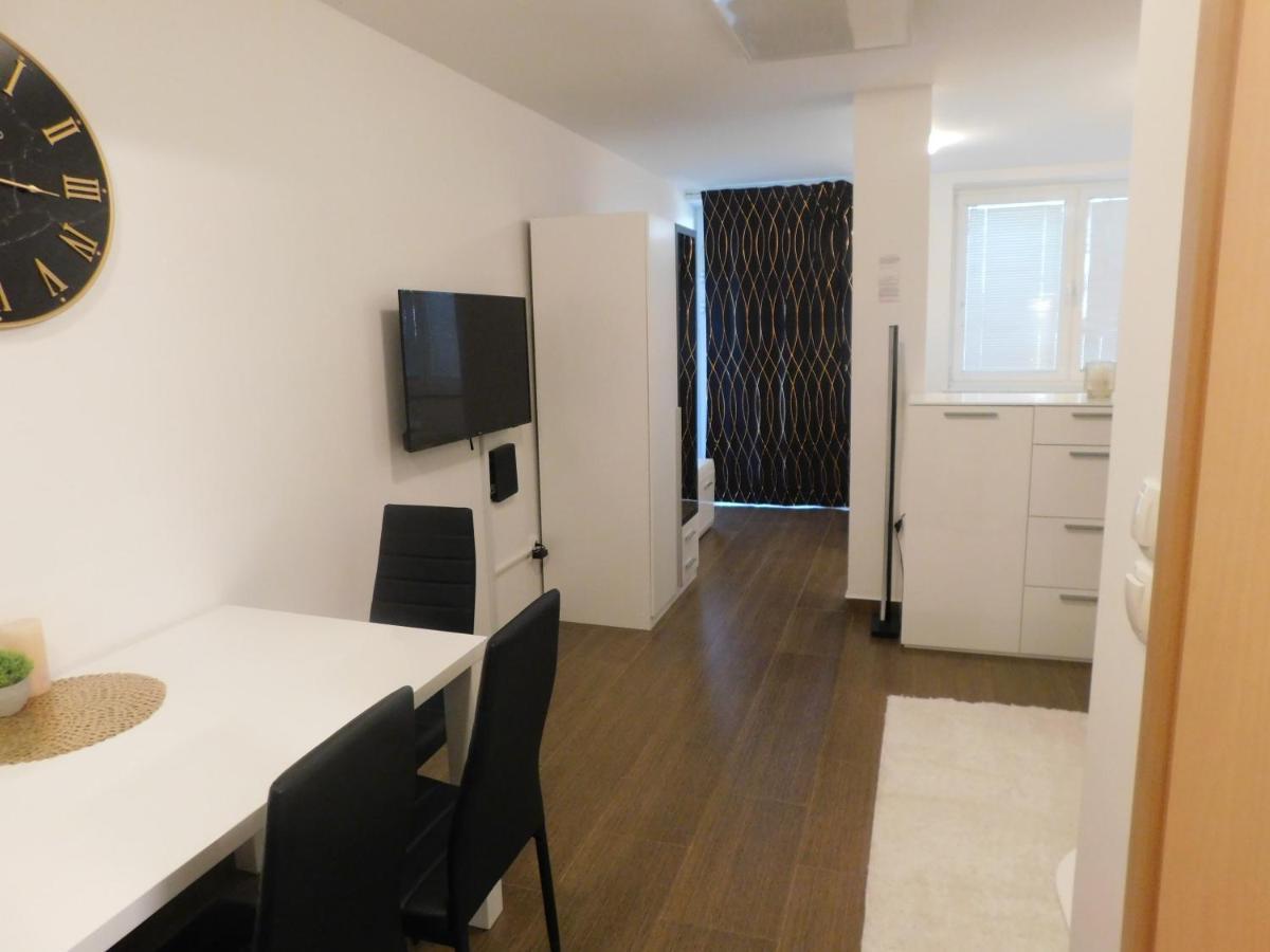 Modern Center Studio Under The Castle V Apartment ลูบลิยานา ภายนอก รูปภาพ